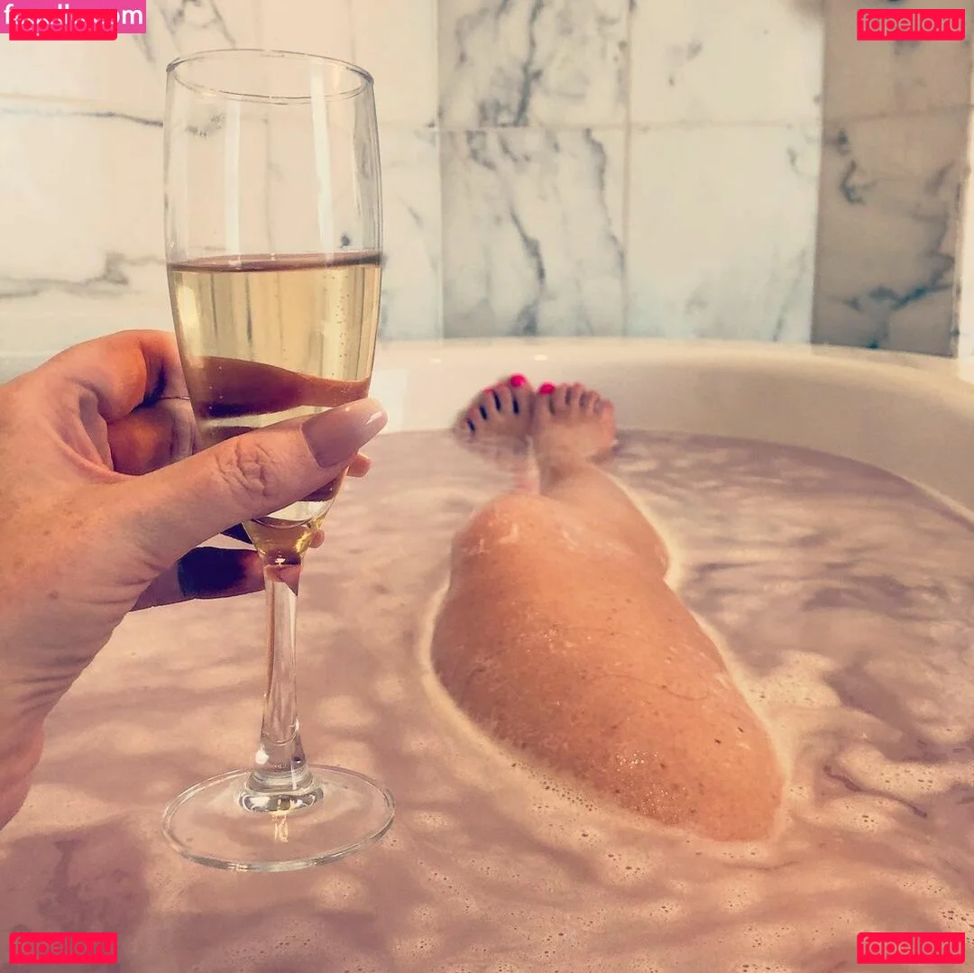 TV Shopping Presenters Onlyfans Photo Gallery 