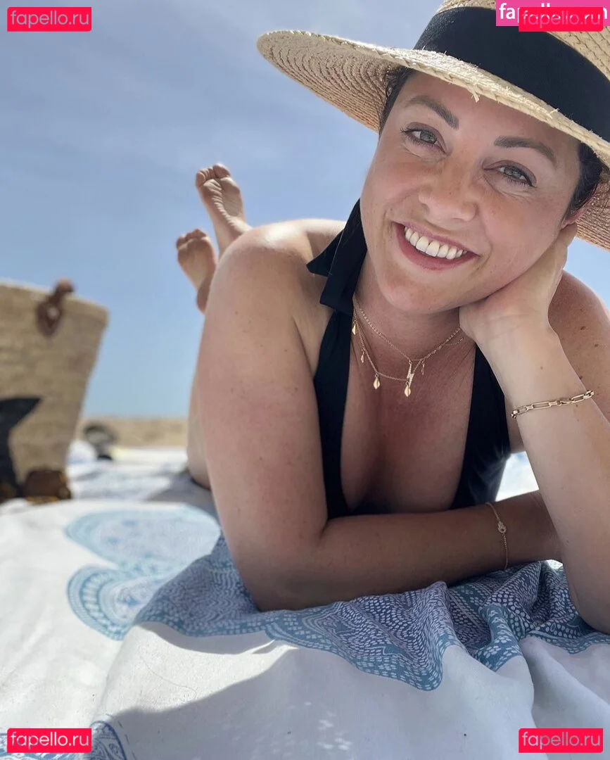 TV Shopping Presenters Onlyfans Photo Gallery 