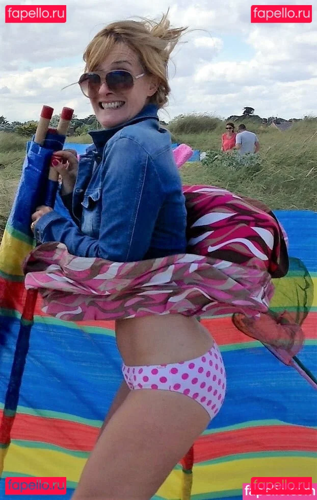 TV Shopping Presenters Onlyfans Photo Gallery 