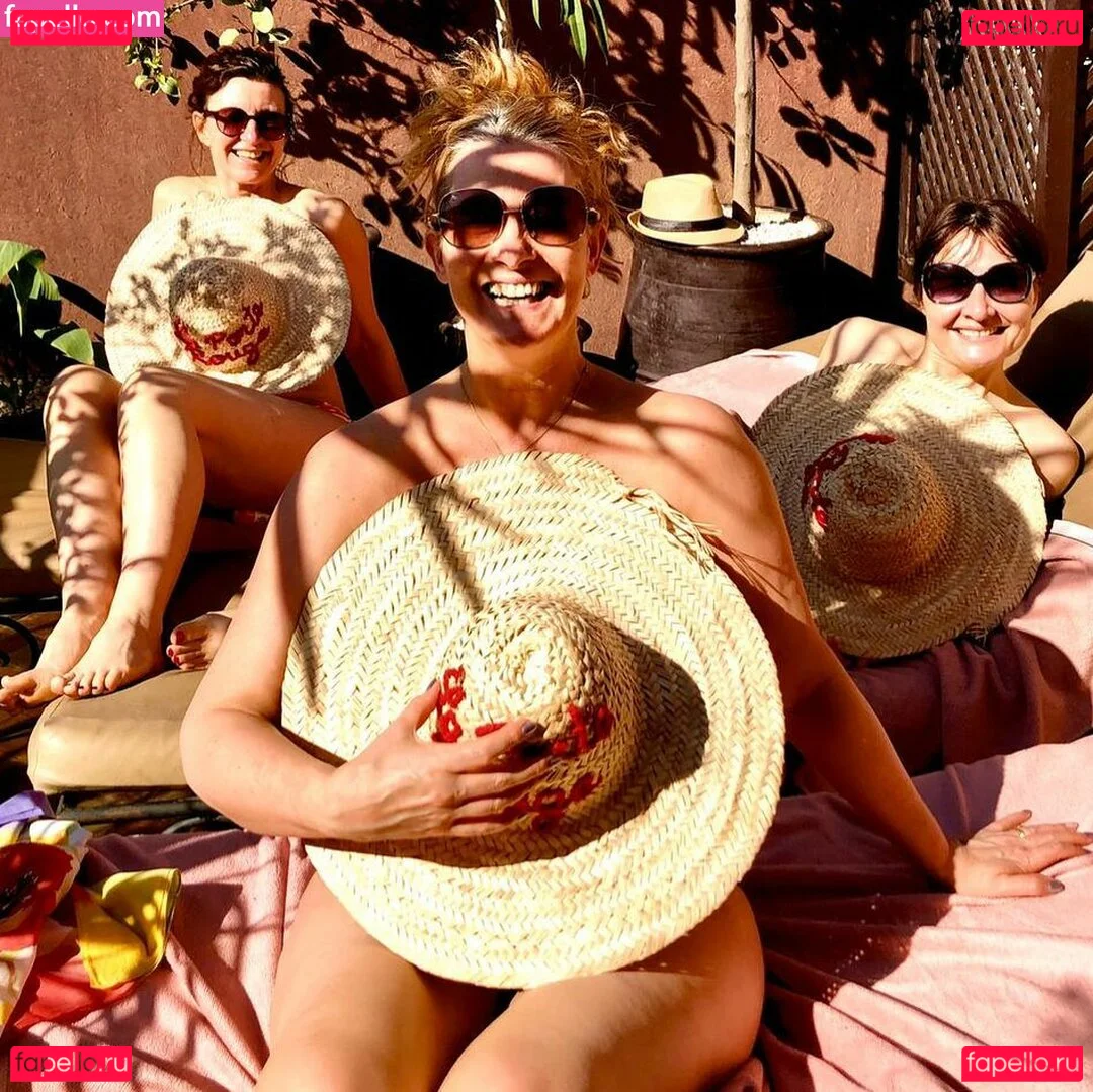 TV Shopping Presenters Onlyfans Photo Gallery 