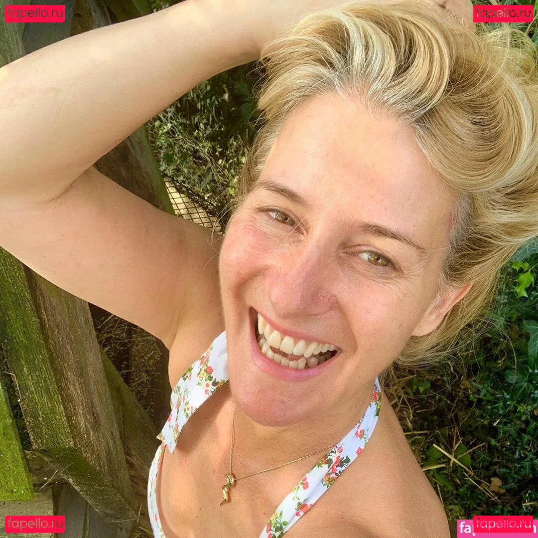 TV Shopping Presenters Onlyfans Photo Gallery 