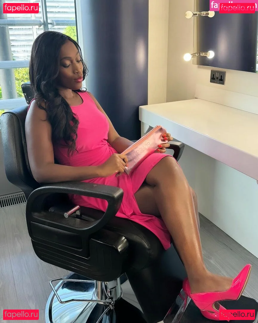 TV Shopping Presenters Onlyfans Photo Gallery 