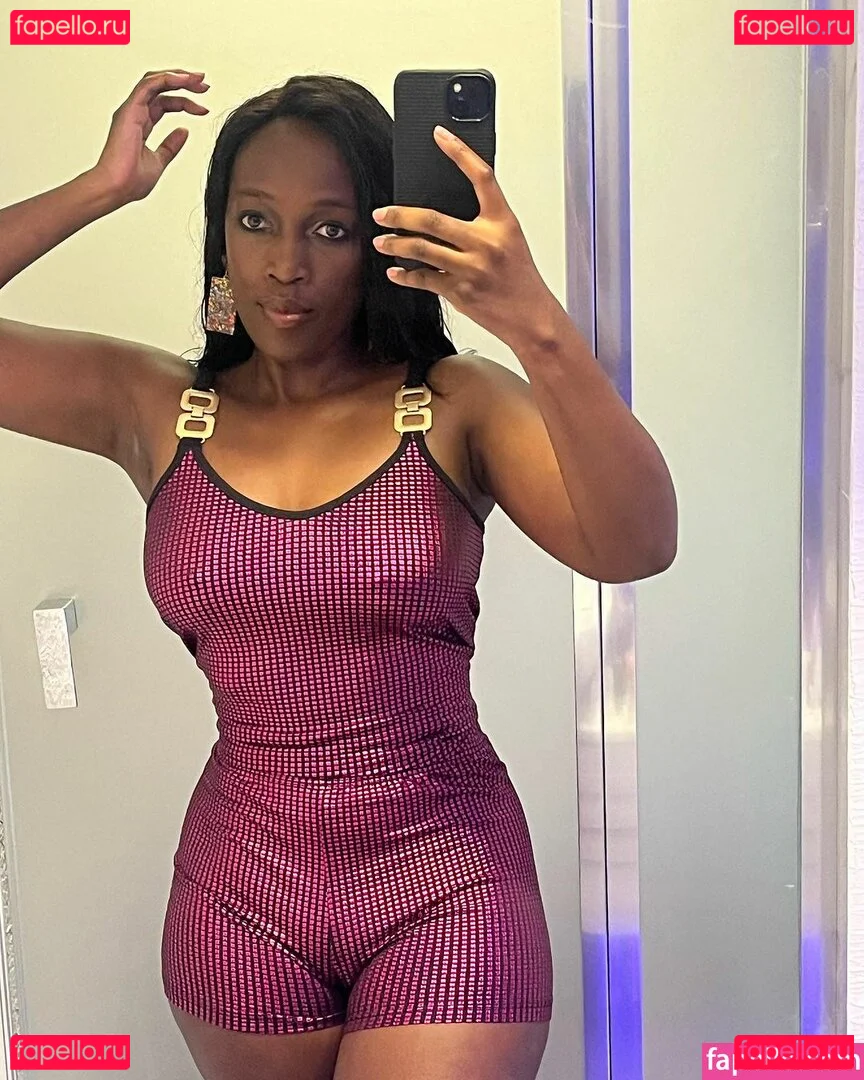 TV Shopping Presenters Onlyfans Photo Gallery 