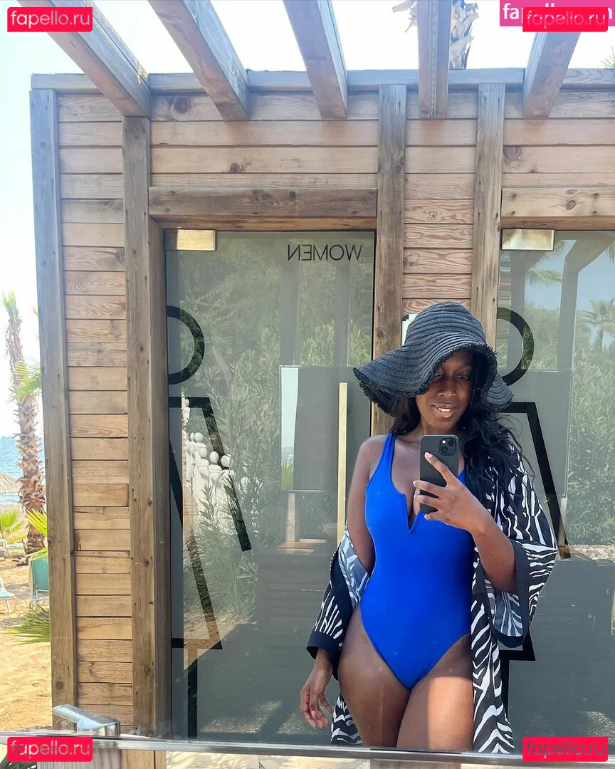 TV Shopping Presenters Onlyfans Photo Gallery 