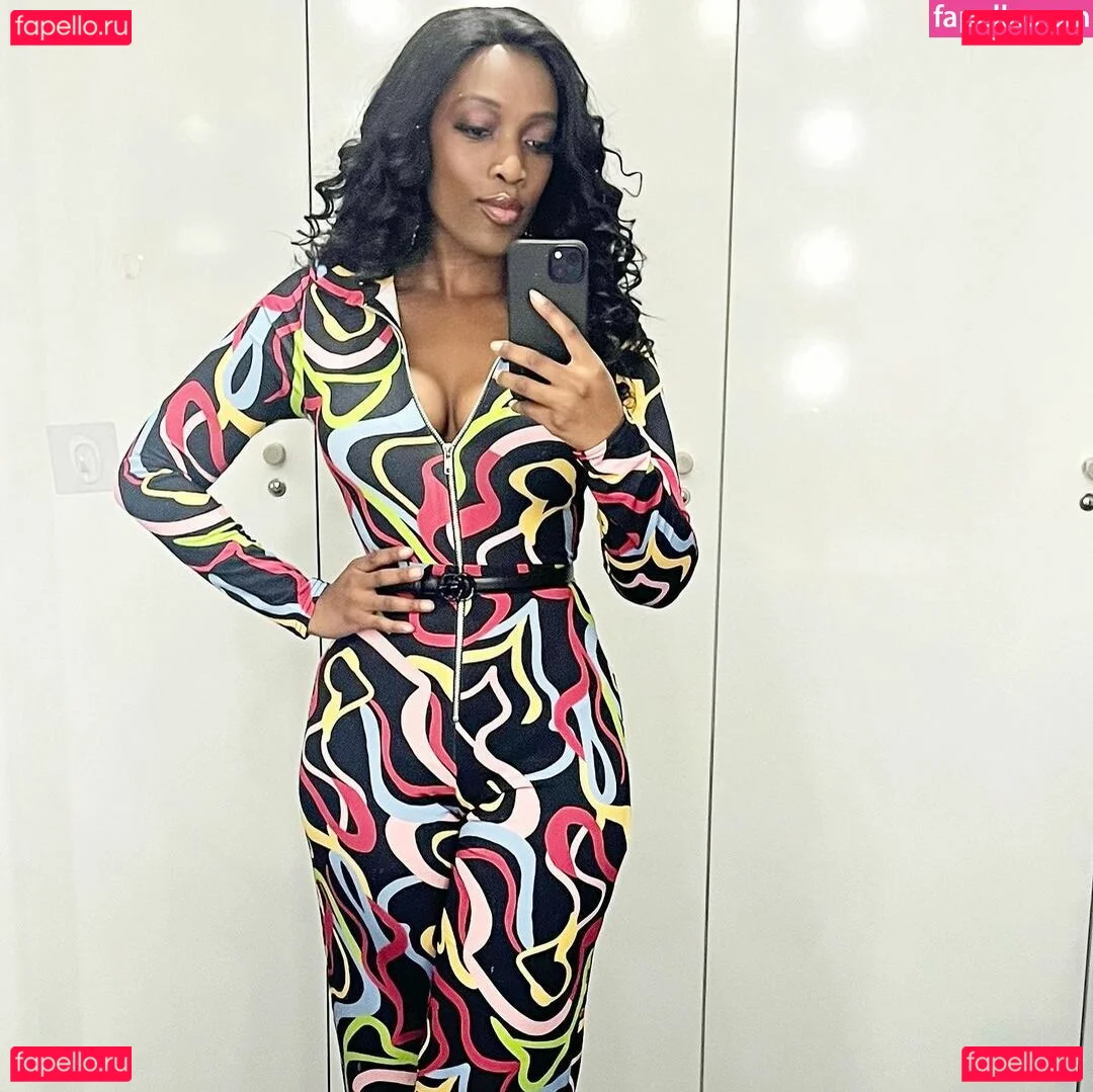 TV Shopping Presenters Onlyfans Photo Gallery 