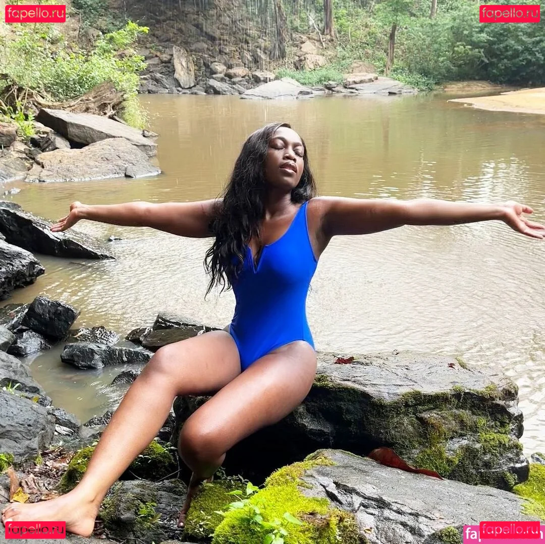 TV Shopping Presenters Onlyfans Photo Gallery 