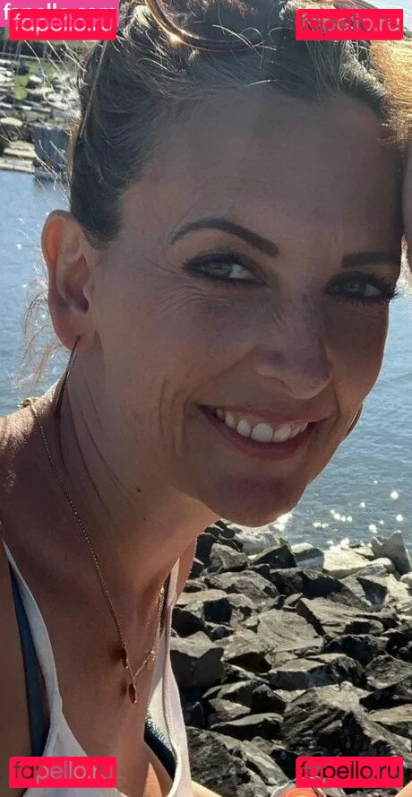 TV Shopping Presenters Onlyfans Photo Gallery 