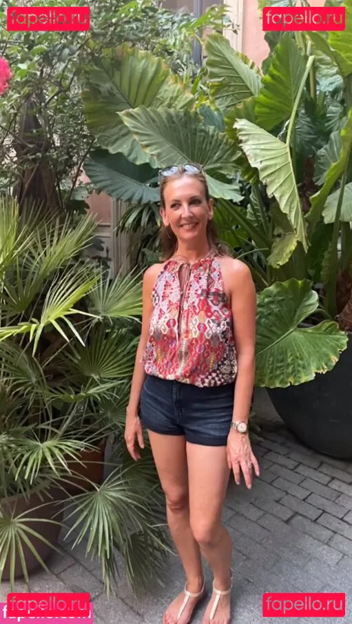 TV Shopping Presenters Onlyfans Photo Gallery 