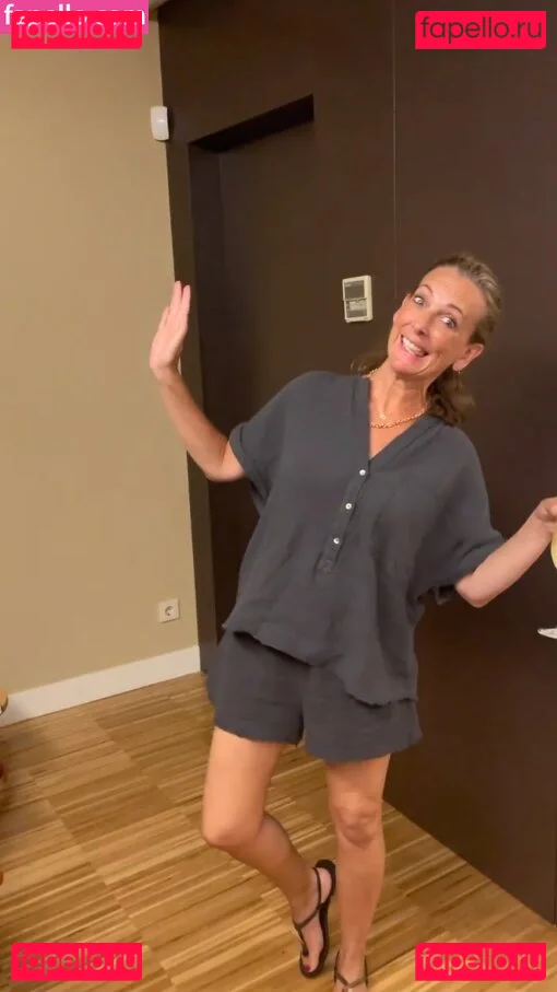 TV Shopping Presenters Onlyfans Photo Gallery 