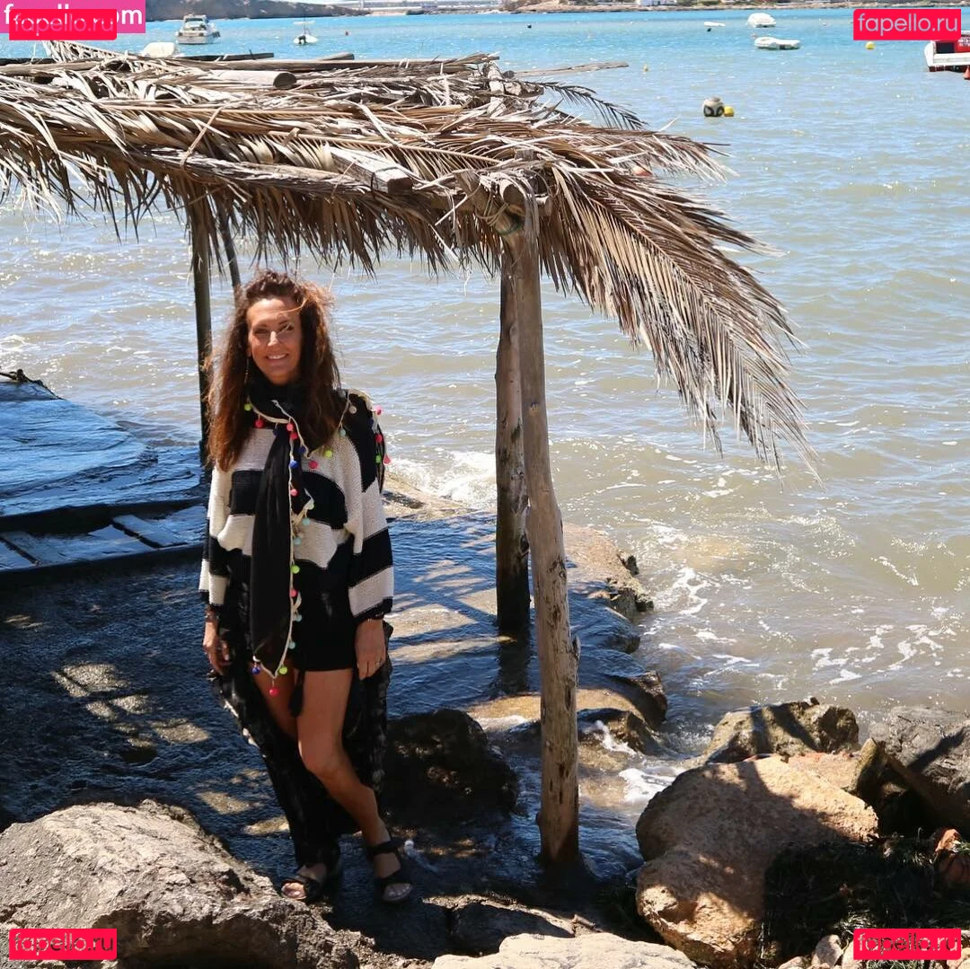 TV Shopping Presenters Onlyfans Photo Gallery 