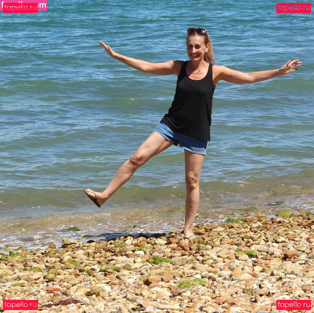 TV Shopping Presenters Onlyfans Photo Gallery 