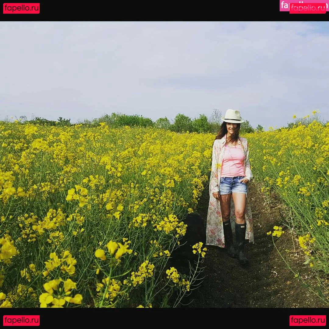 TV Shopping Presenters Onlyfans Photo Gallery 