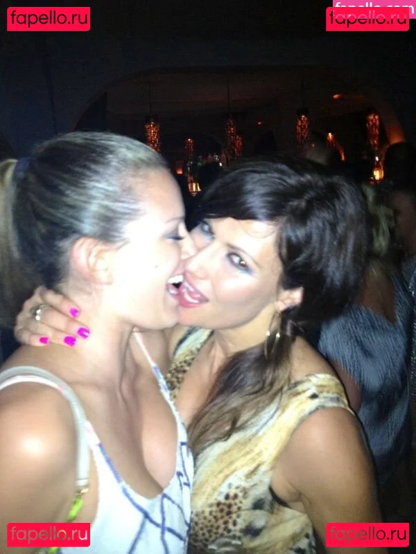 TV Shopping Presenters Onlyfans Photo Gallery 