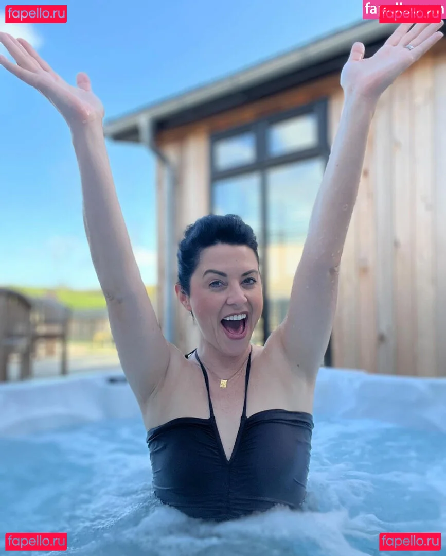 TV Shopping Presenters Onlyfans Photo Gallery 