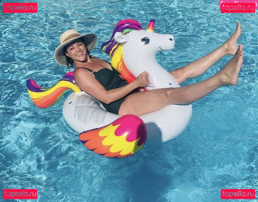 TV Shopping Presenters Onlyfans Photo Gallery 