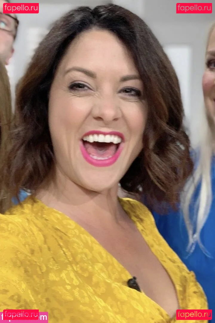 TV Shopping Presenters Onlyfans Photo Gallery 