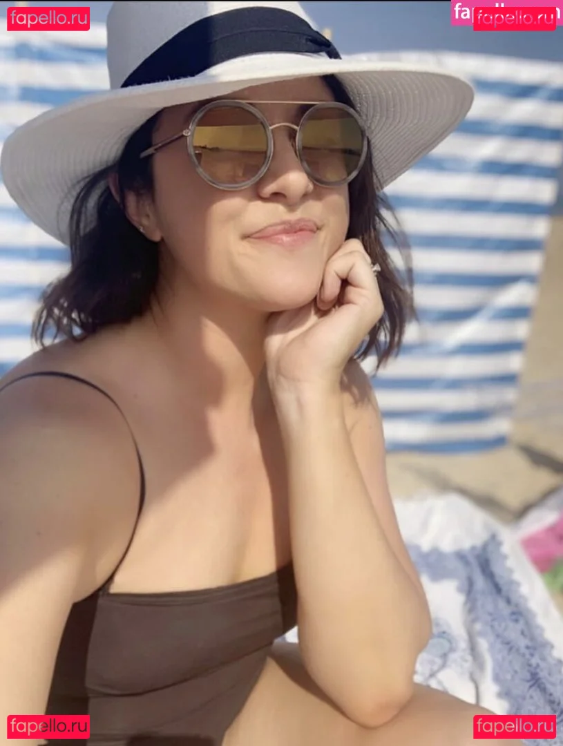 TV Shopping Presenters Onlyfans Photo Gallery 