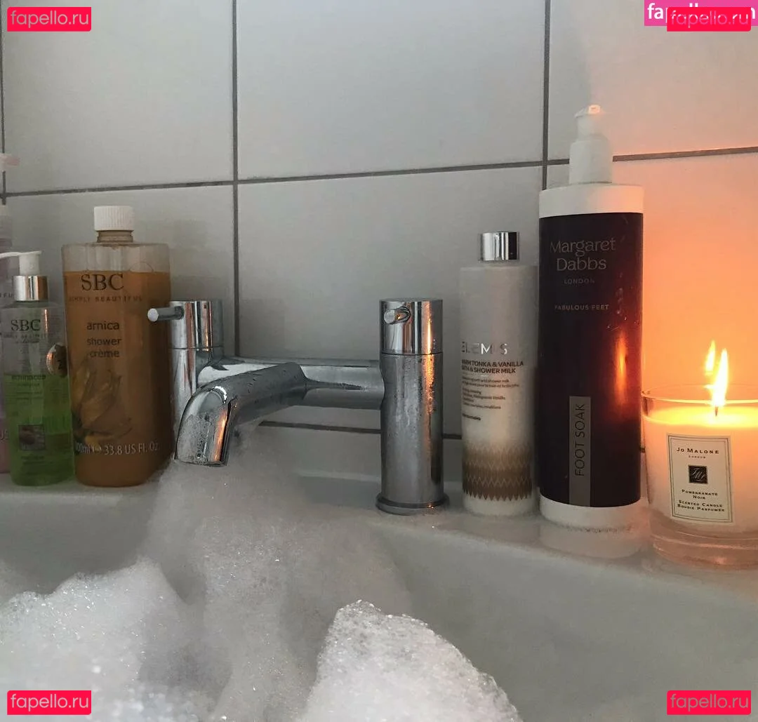 TV Shopping Presenters Onlyfans Photo Gallery 