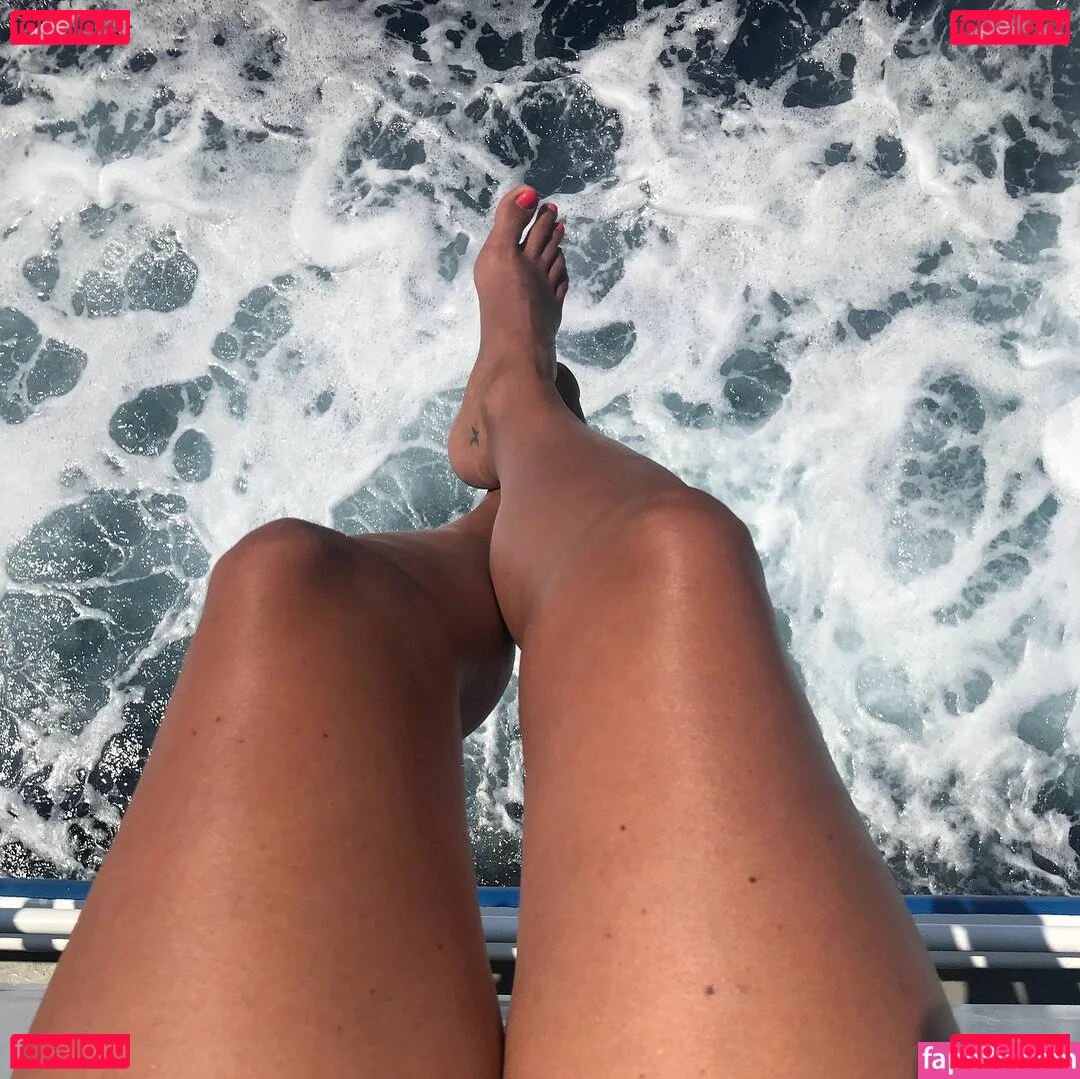 TV Shopping Presenters Onlyfans Photo Gallery 