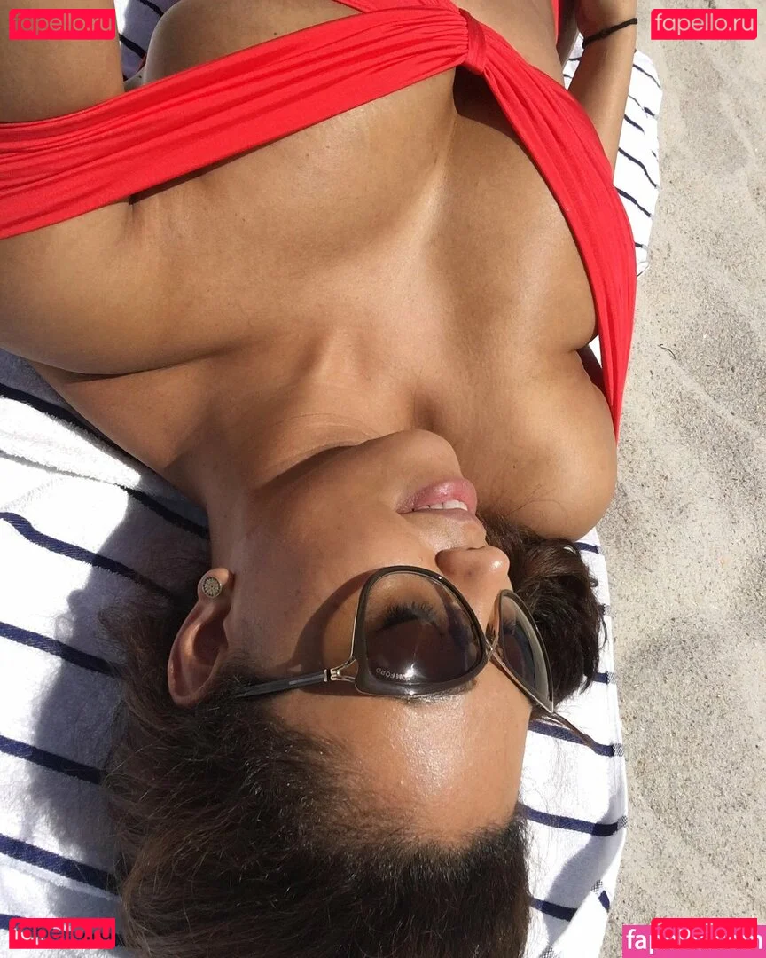 TV Shopping Presenters Onlyfans Photo Gallery 