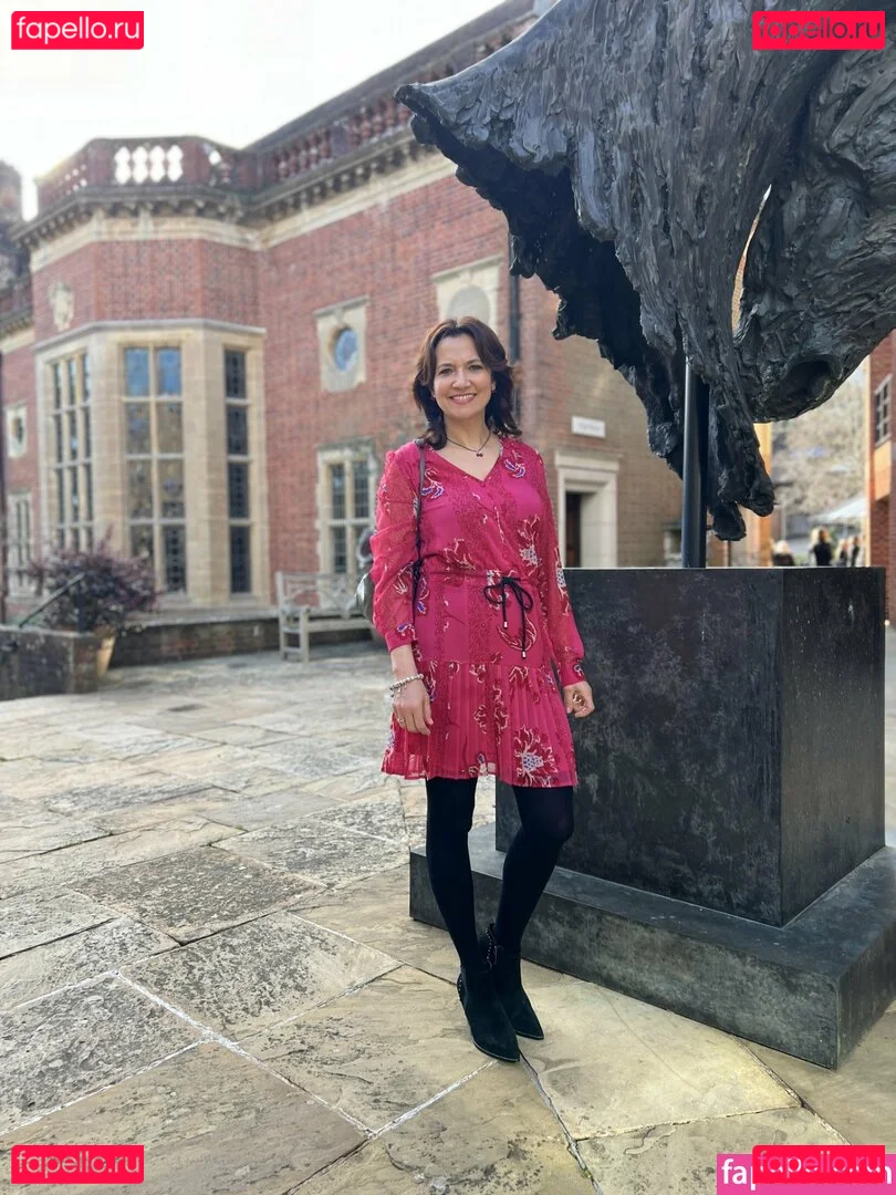 TV Shopping Presenters Onlyfans Photo Gallery 