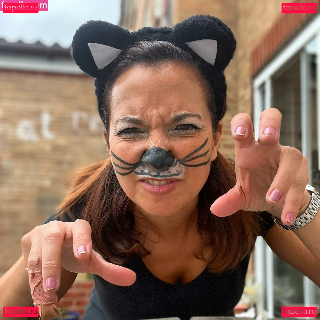 TV Shopping Presenters Onlyfans Photo Gallery 