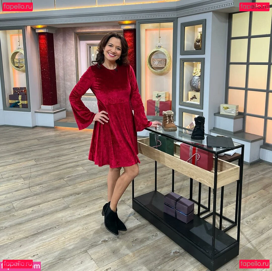 TV Shopping Presenters Onlyfans Photo Gallery 