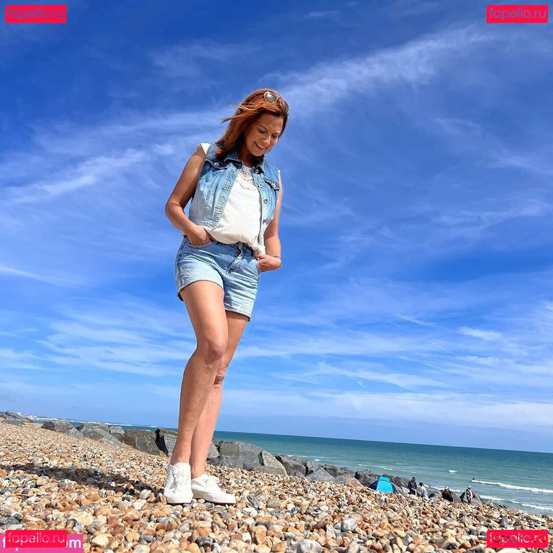 TV Shopping Presenters Onlyfans Photo Gallery 