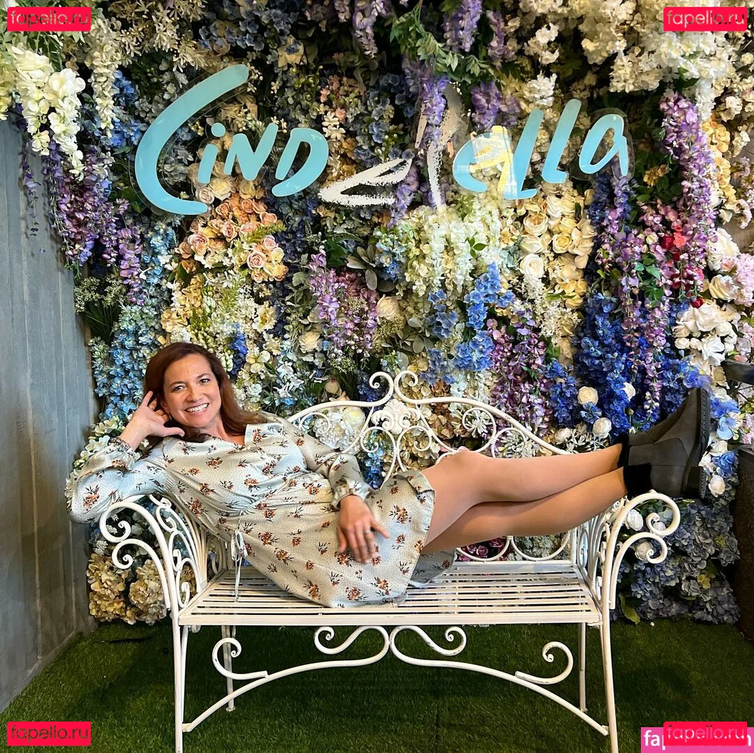 TV Shopping Presenters Onlyfans Photo Gallery 