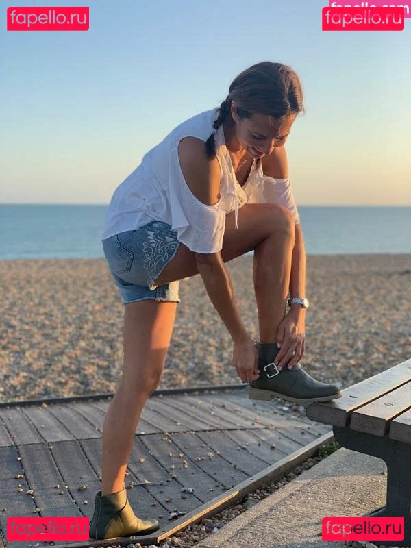 TV Shopping Presenters Onlyfans Photo Gallery 