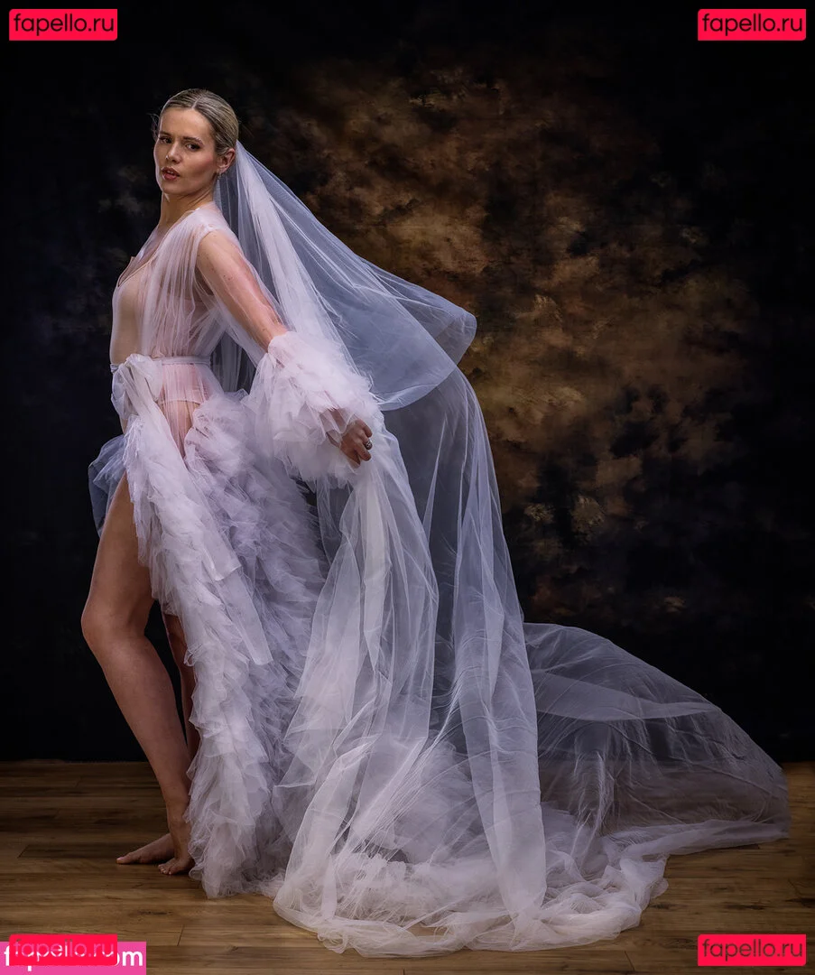 TV Shopping Presenters Onlyfans Photo Gallery 