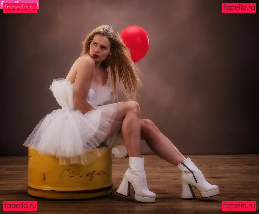 TV Shopping Presenters Onlyfans Photo Gallery 