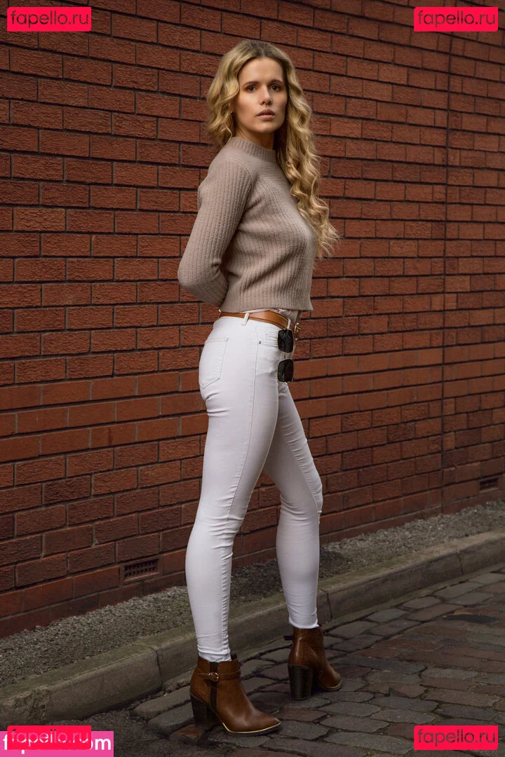 TV Shopping Presenters Onlyfans Photo Gallery 