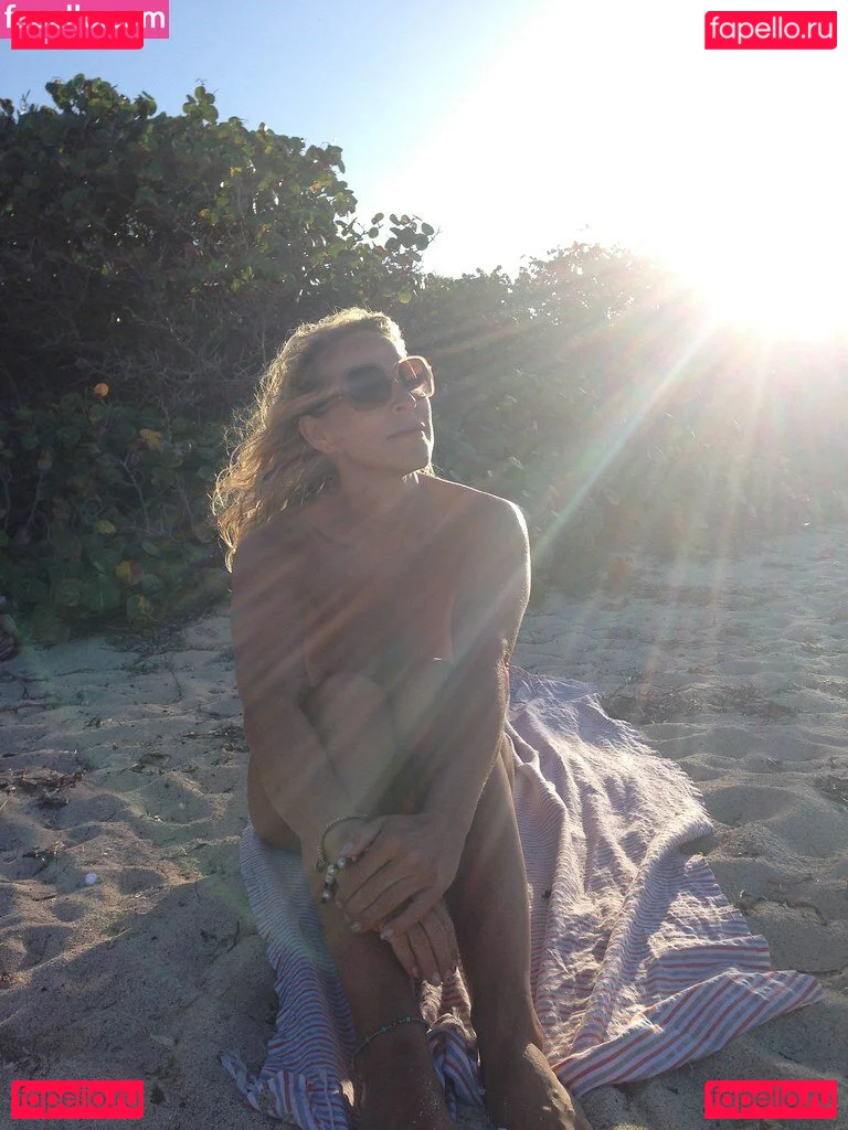 TV Shopping Presenters Onlyfans Photo Gallery 