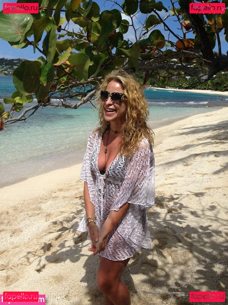 TV Shopping Presenters Onlyfans Photo Gallery 