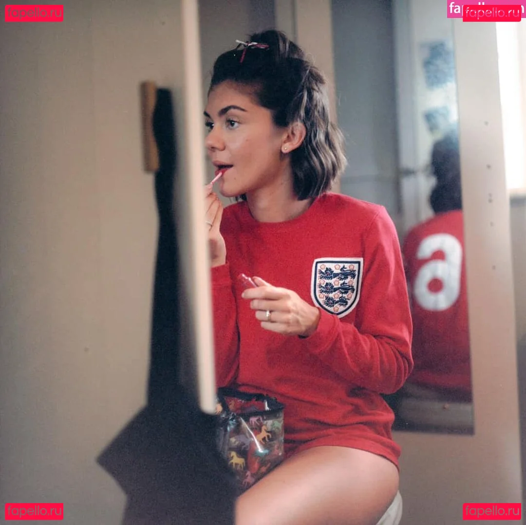 TV Shopping Presenters Onlyfans Photo Gallery 