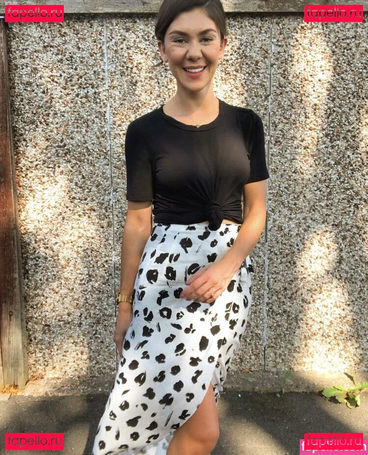 TV Shopping Presenters Onlyfans Photo Gallery 