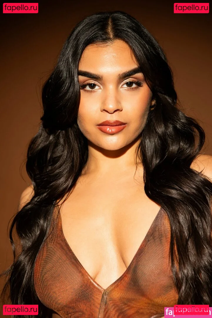 TV Shopping Presenters Onlyfans Photo Gallery 