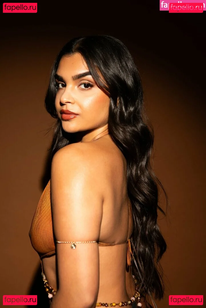 TV Shopping Presenters Onlyfans Photo Gallery 