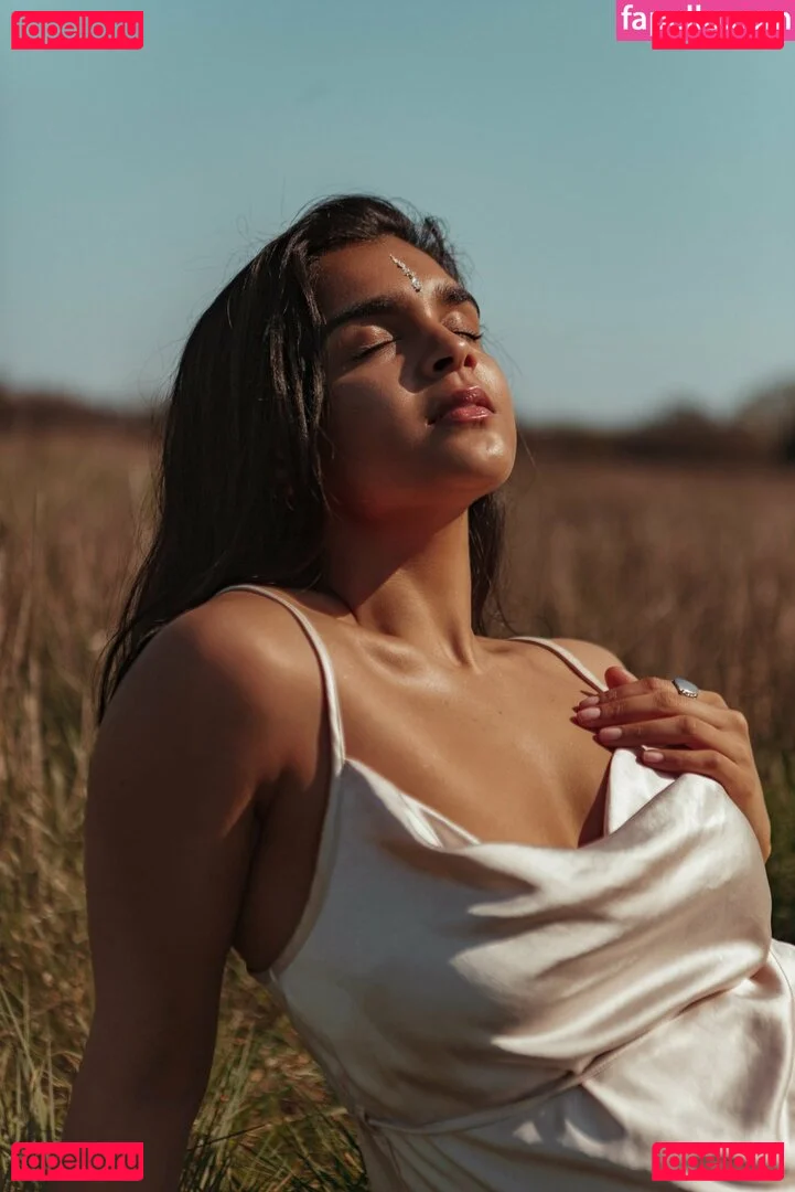 TV Shopping Presenters Onlyfans Photo Gallery 