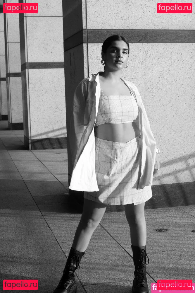 TV Shopping Presenters Onlyfans Photo Gallery 