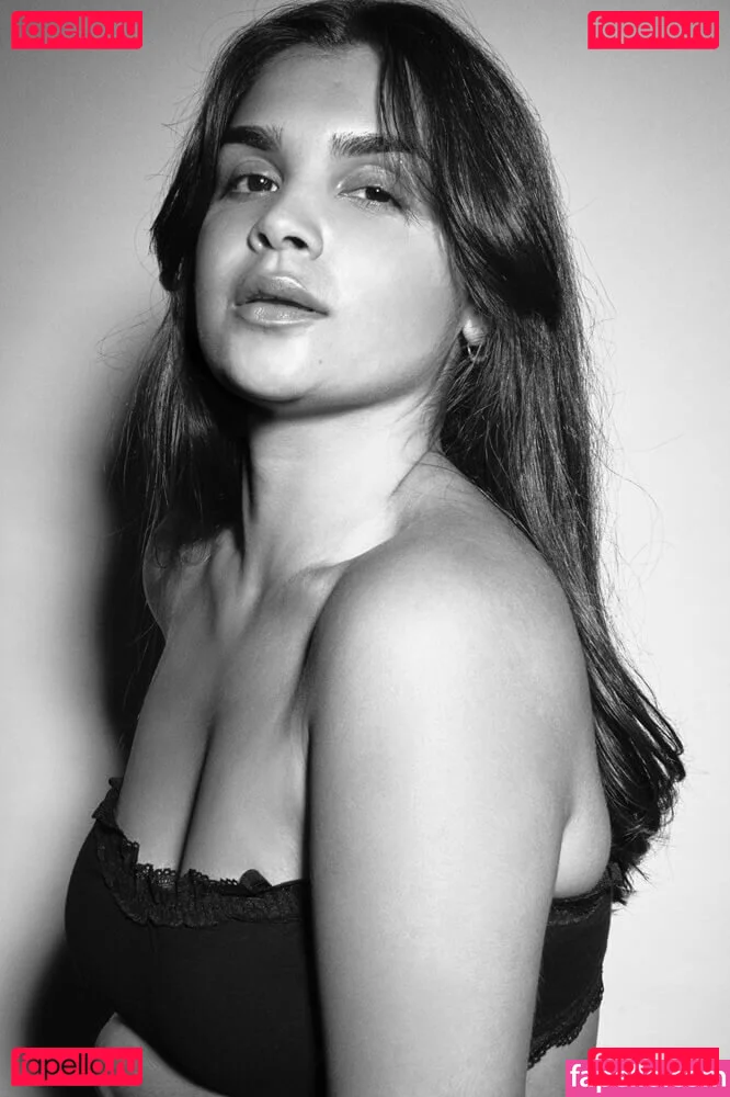 TV Shopping Presenters Onlyfans Photo Gallery 