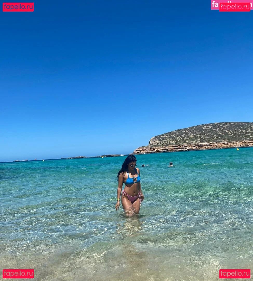 TV Shopping Presenters Onlyfans Photo Gallery 