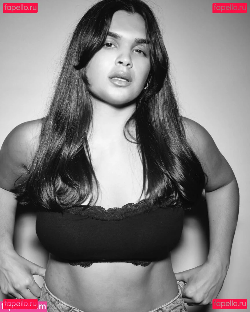 TV Shopping Presenters Onlyfans Photo Gallery 