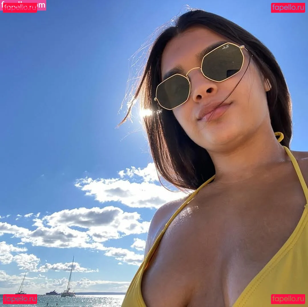 TV Shopping Presenters Onlyfans Photo Gallery 