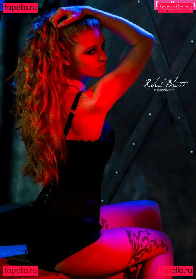 TV Shopping Presenters Onlyfans Photo Gallery 