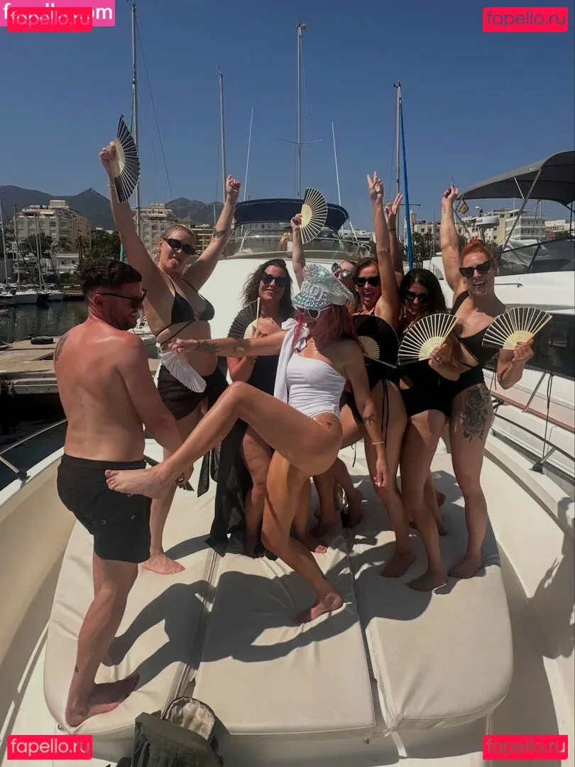 TV Shopping Presenters Onlyfans Photo Gallery 