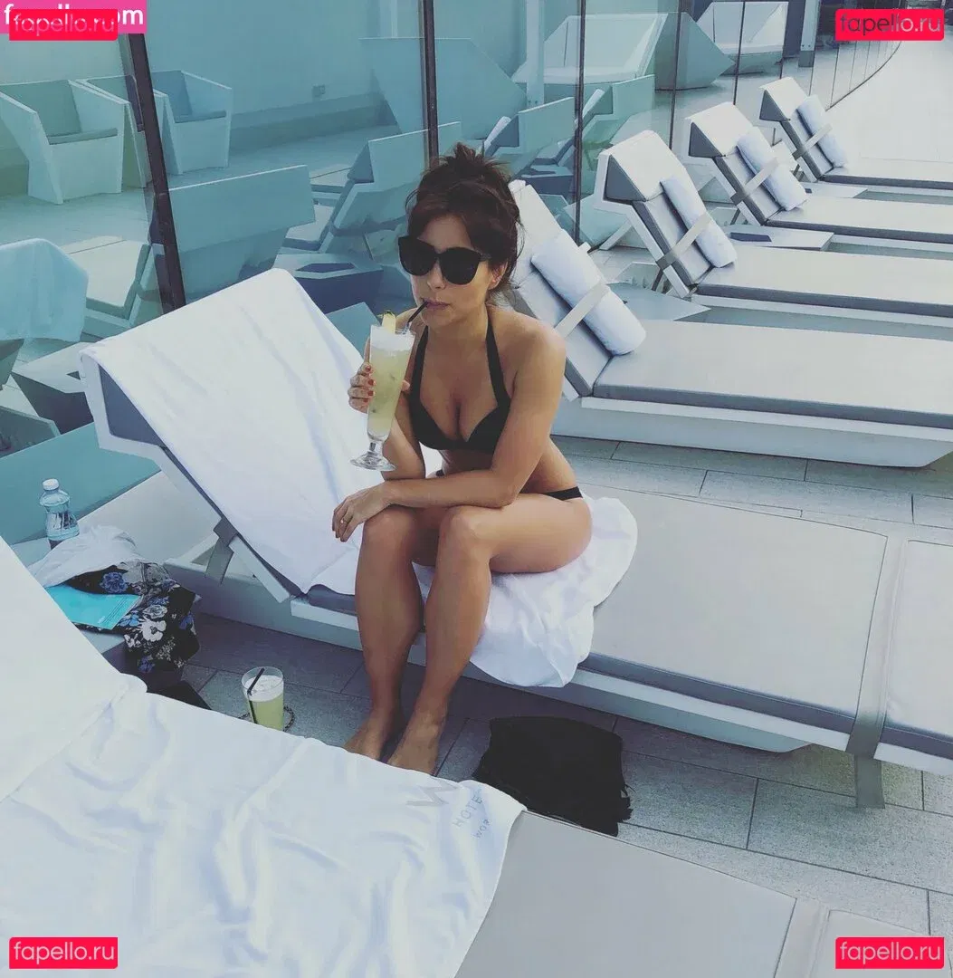 TV Shopping Presenters Onlyfans Photo Gallery 