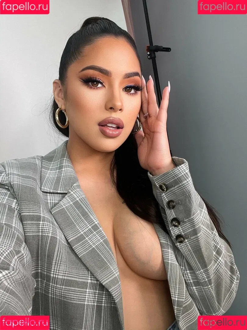 Jasmine Villegas Onlyfans Photo Gallery 
