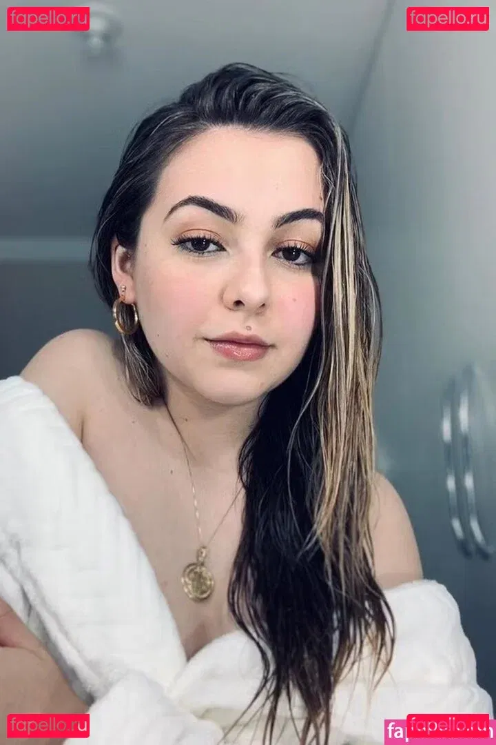 Klara Castanho Onlyfans Photo Gallery 